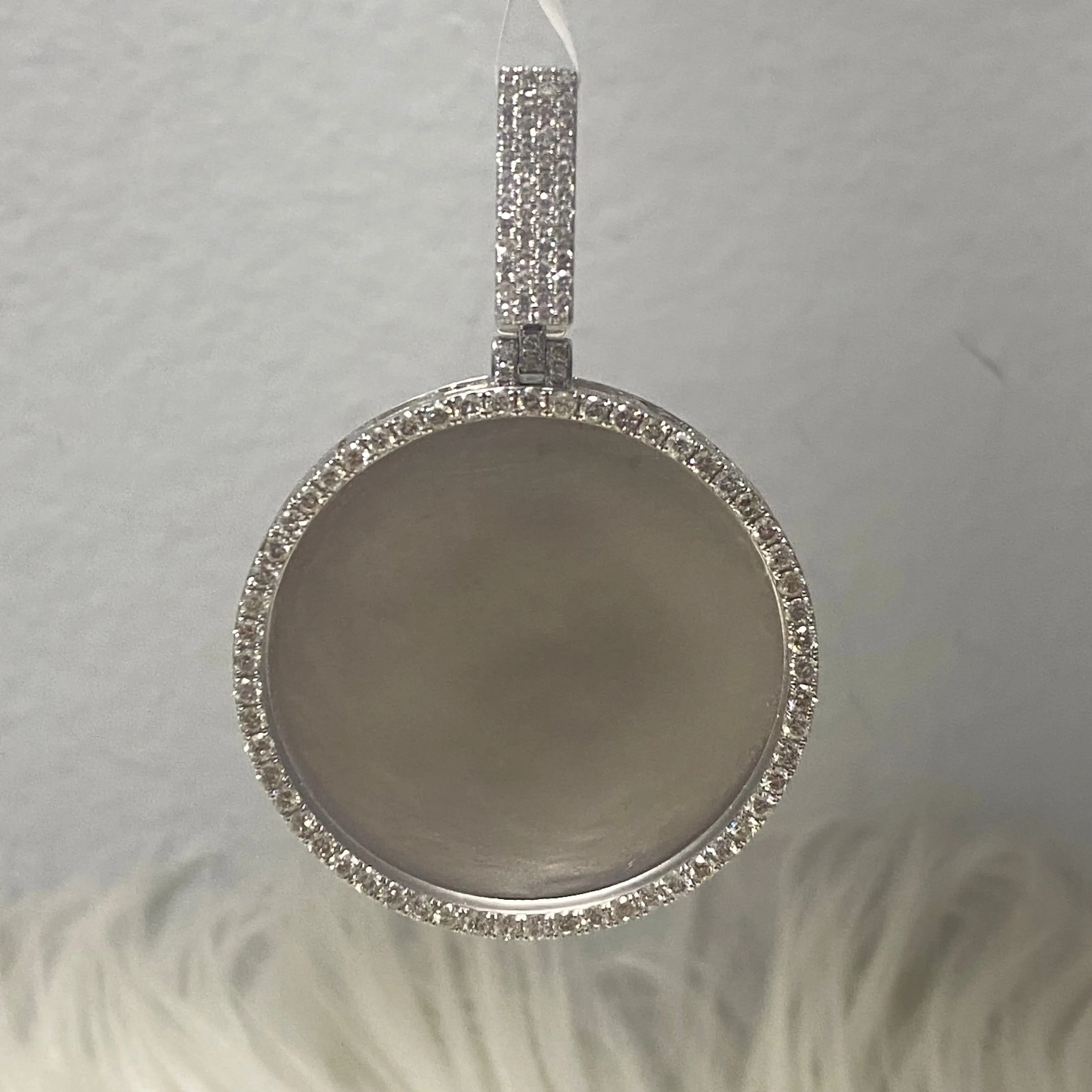 10K White Gold Diamond Memoral Pendant 1.89Ct Dia / 16.67gr / 1.5 - 2.2in