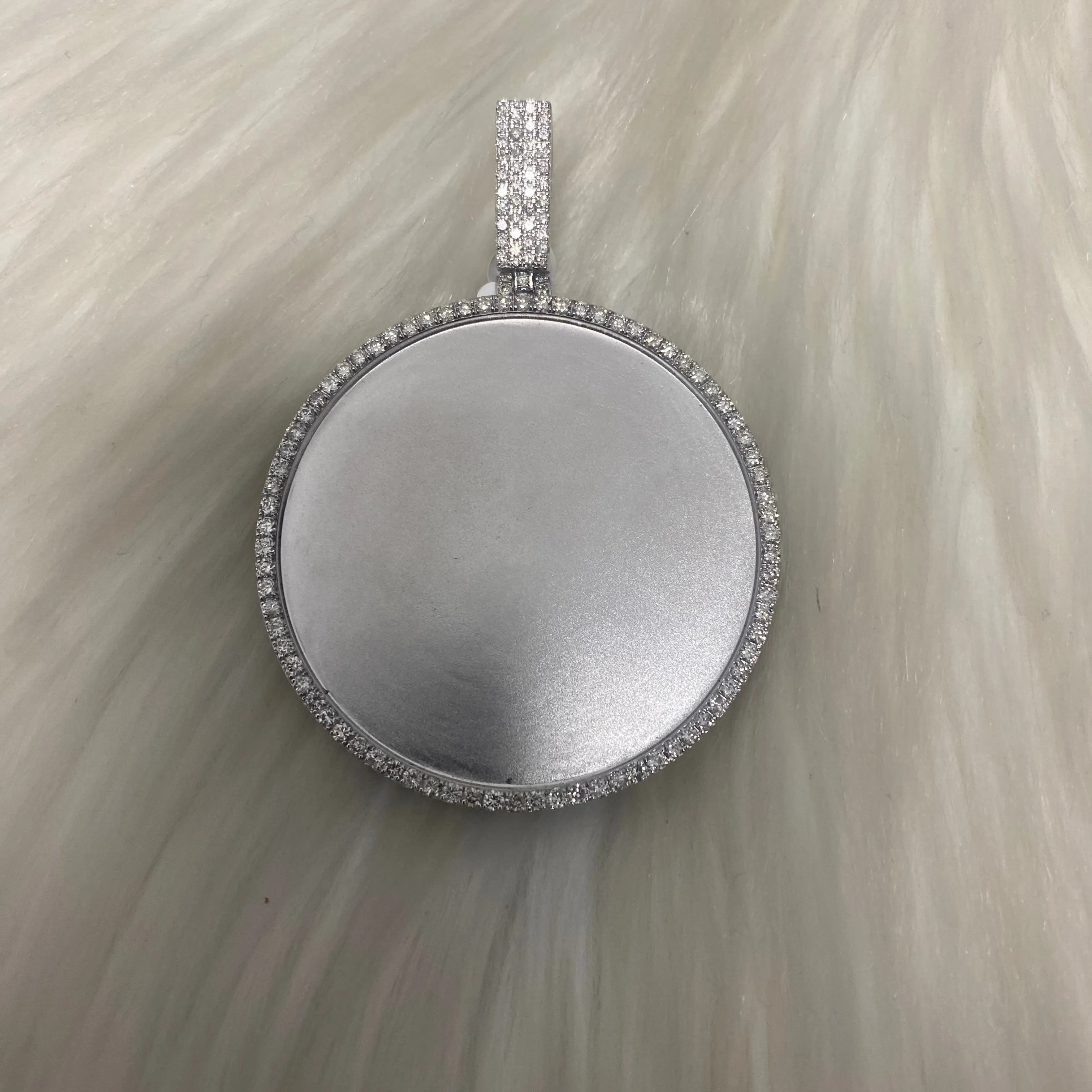 10K White Gold Diamond Memoral Pendant 1.89Ct Dia / 16.67gr / 1.5 - 2.2in