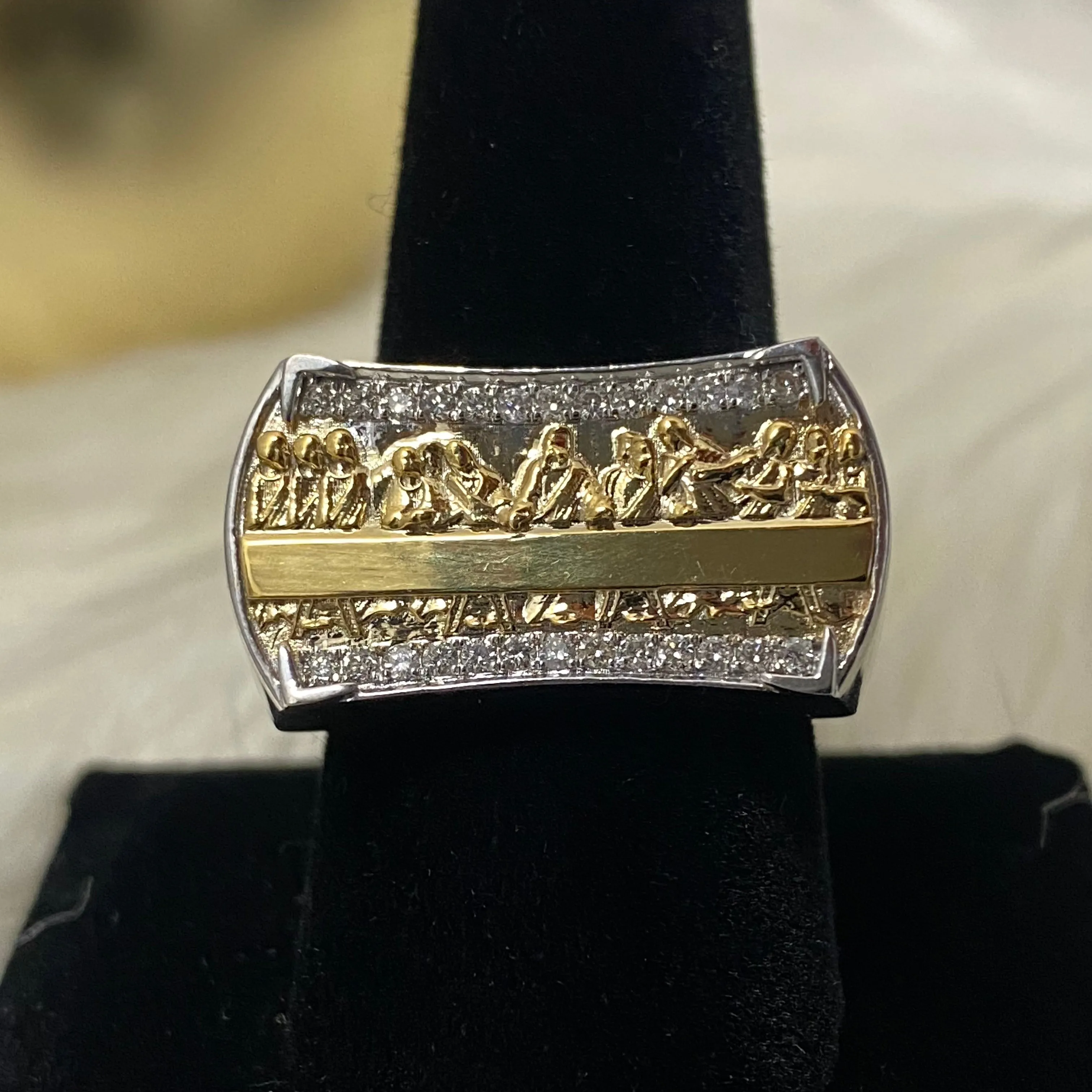10K White-Yellow Gold Diamond Last Supper Ring 0.29Ct Dia / 9gr / Size 9 / 10