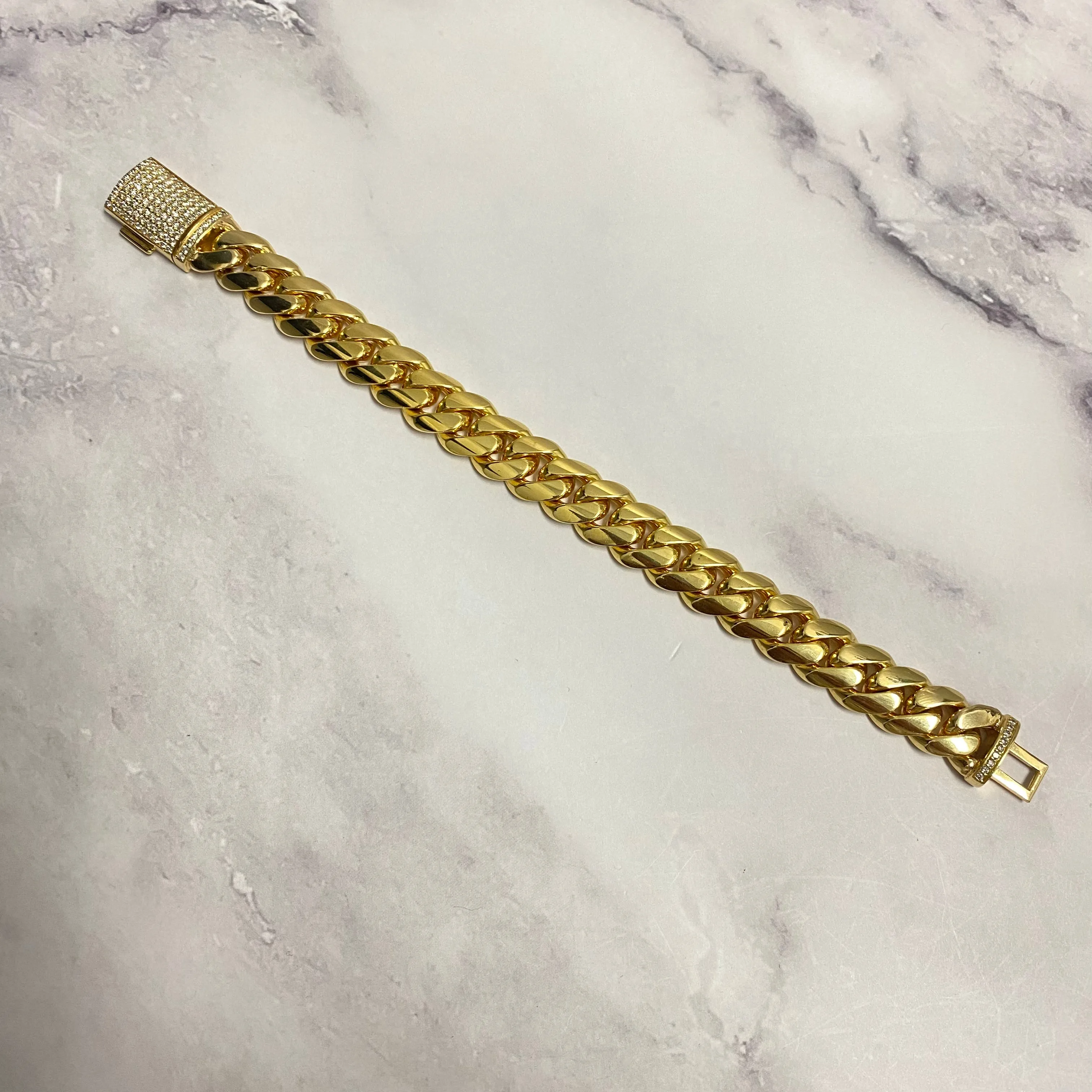 10K Yellow Gold Cuban Links Bracelet Ct Dia / 92gr / 13mm / 8in
