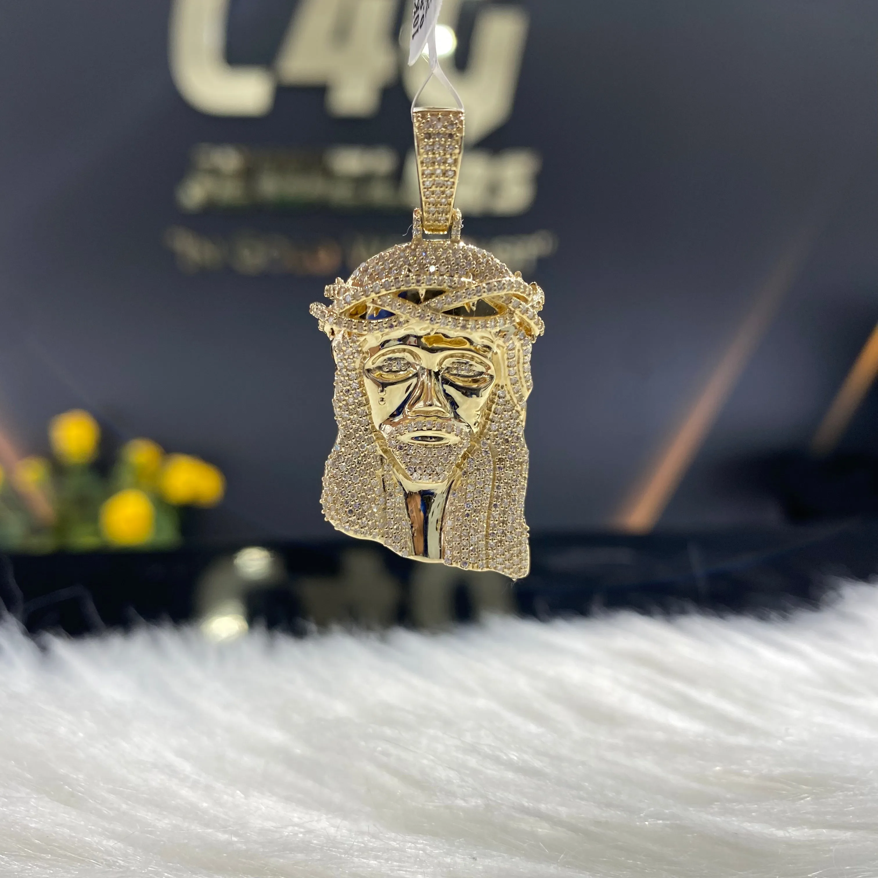10K Yellow Gold Diamond Jesus Face Pendant 0.86Ct Dia / 7.6gr