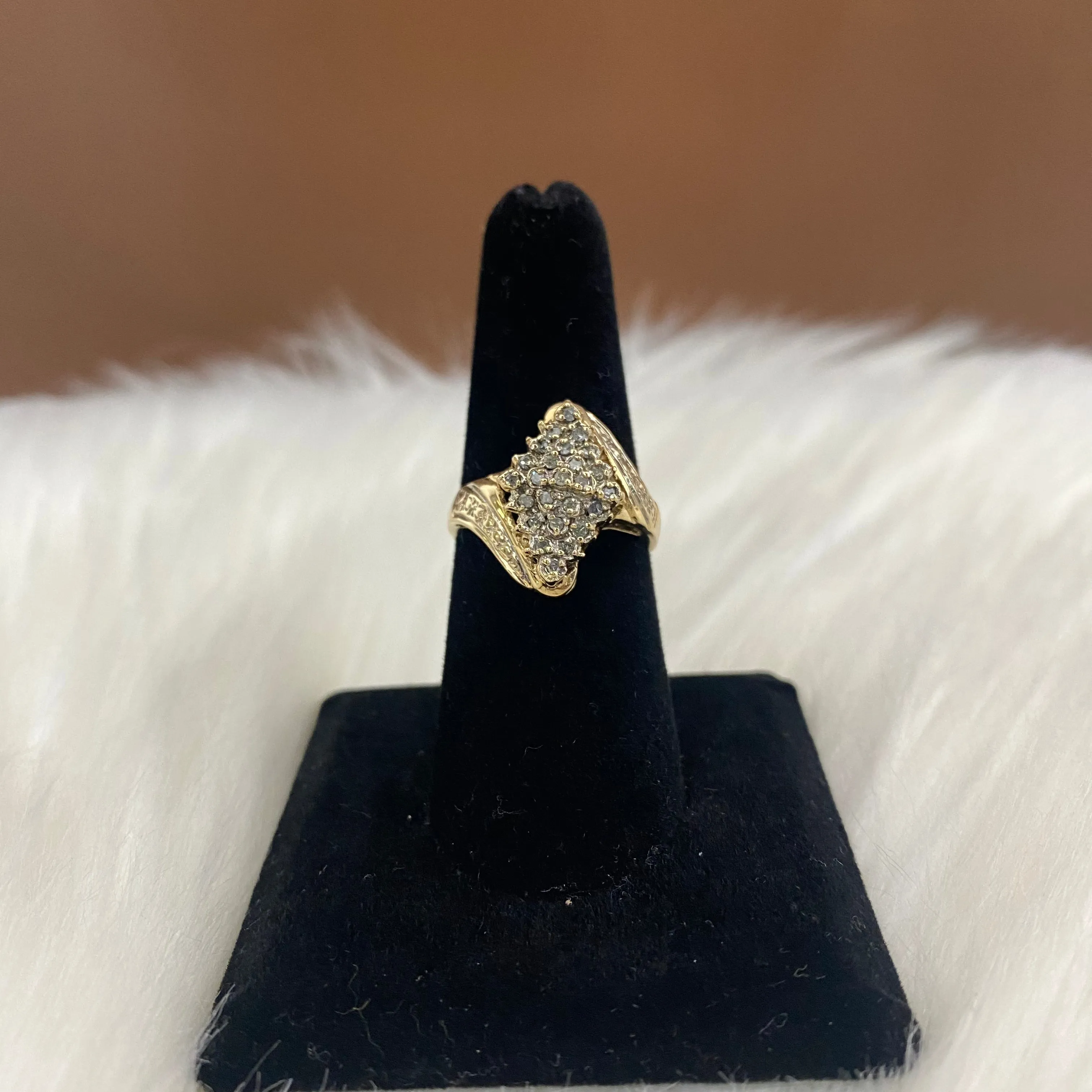 10K Yellow Gold Diamond Luxury Wedding Ring Ct Dia / 4.1gr / Size 7