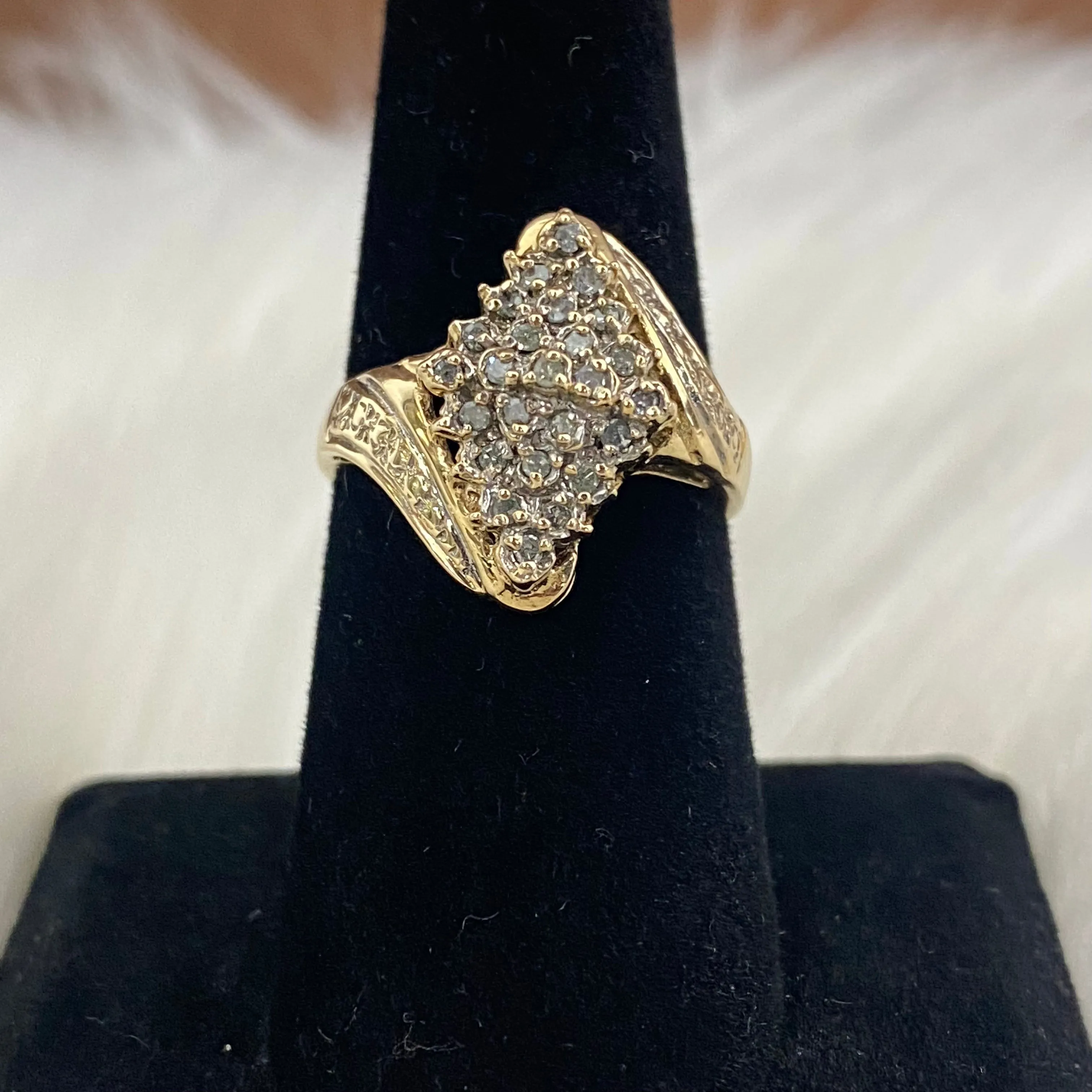 10K Yellow Gold Diamond Luxury Wedding Ring Ct Dia / 4.1gr / Size 7
