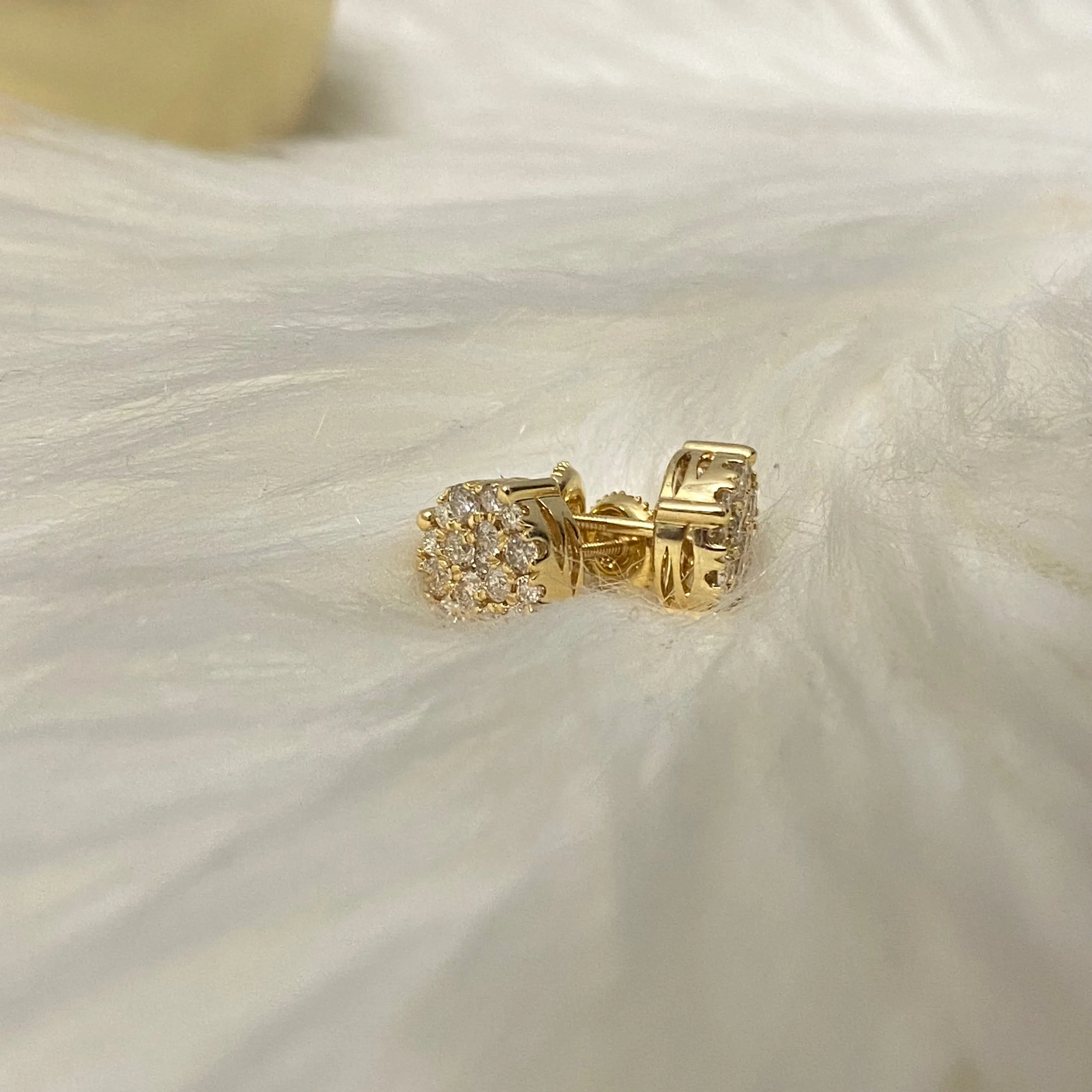10K Yellow Gold Diamond Round Flower Stud Earrings 0.98Ct Dia / 2.86gr