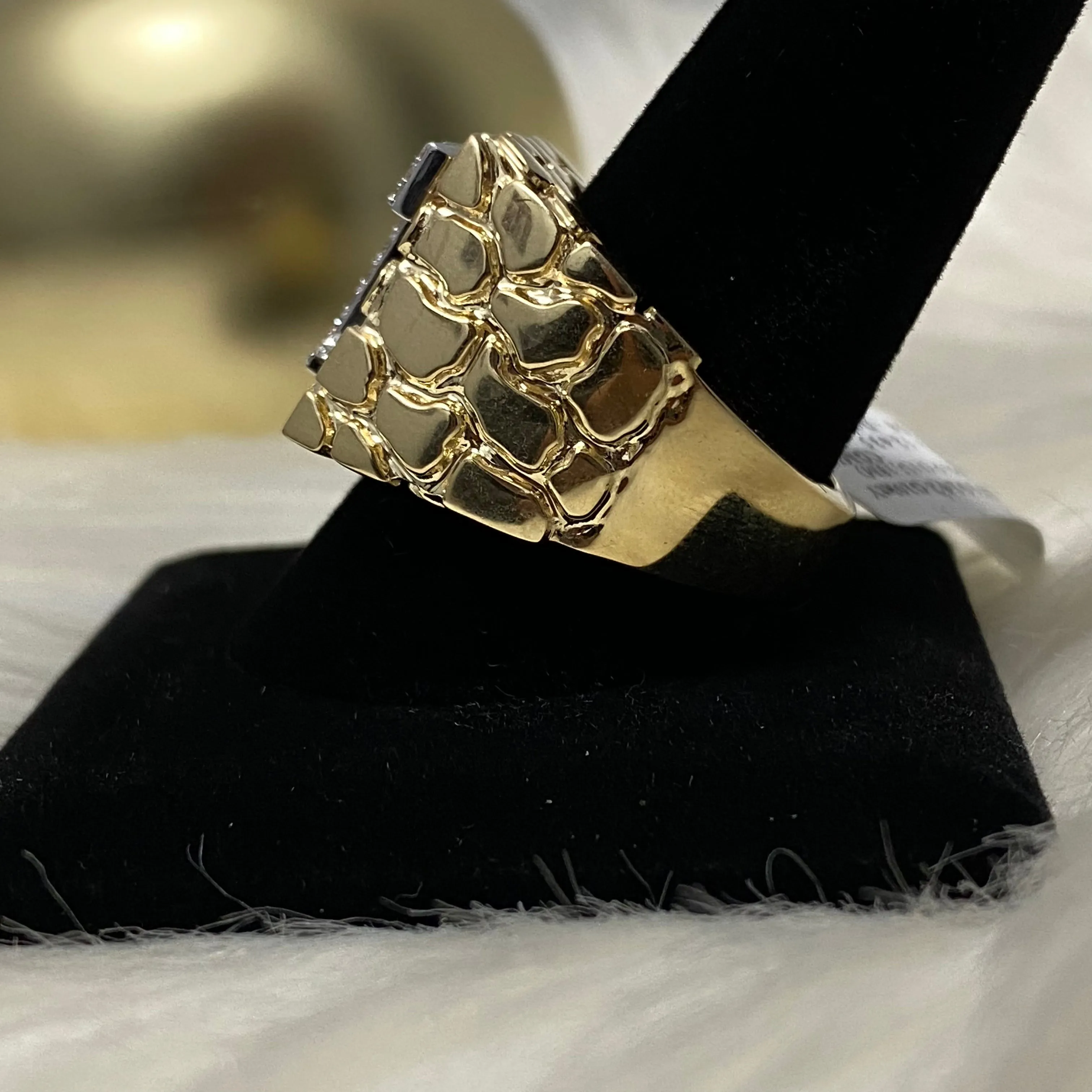 10K Yellow Gold Nugget Letter T Ring 0.31Ct Dia / 12.5gr / Size 11