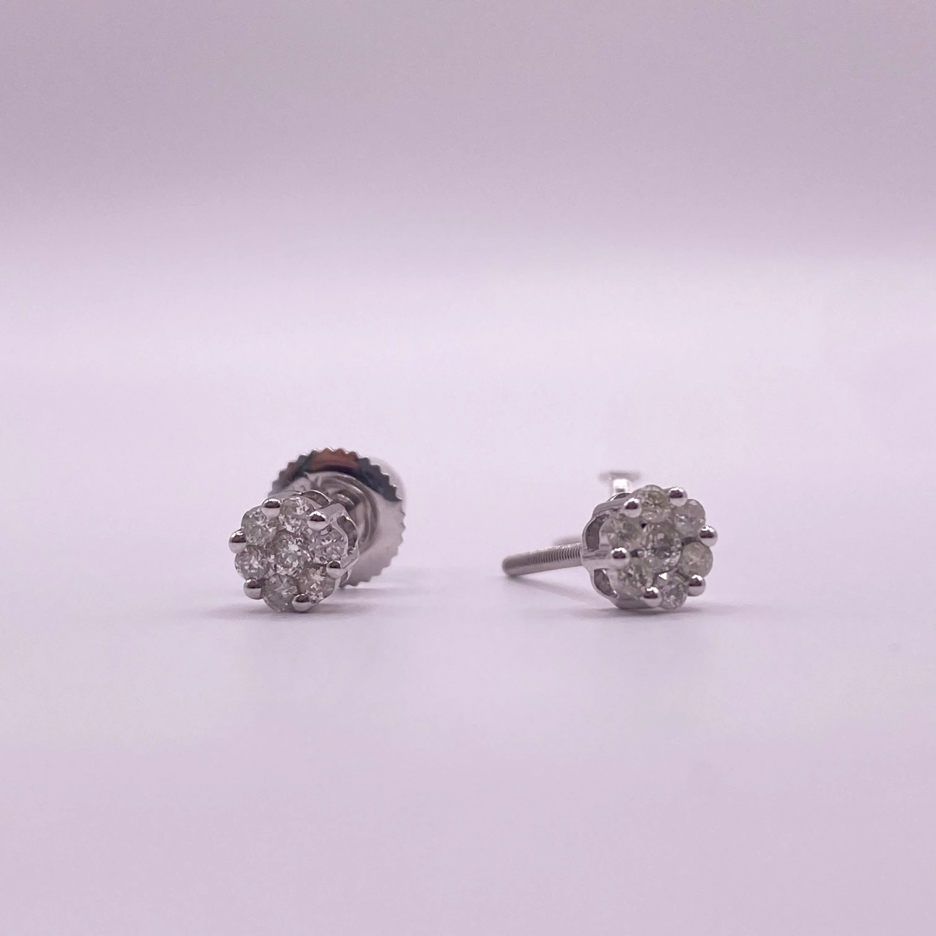 14K White Gold Diamond Flower Stud Earrings 0.29Ct / 1.1gr