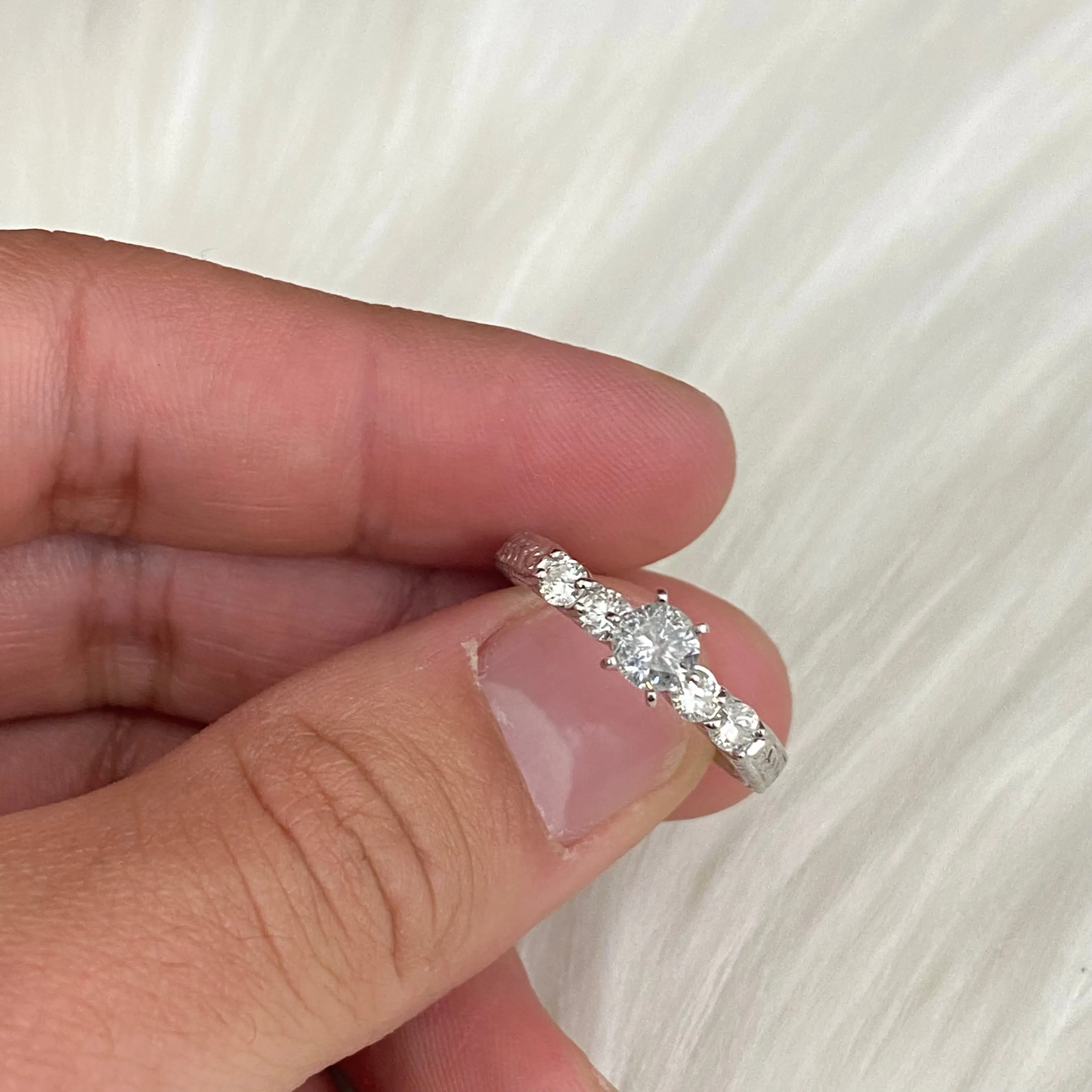 14K White Gold Diamond Luxury Wedding Engagement Ring Ct Dia / 4gr / Size 7