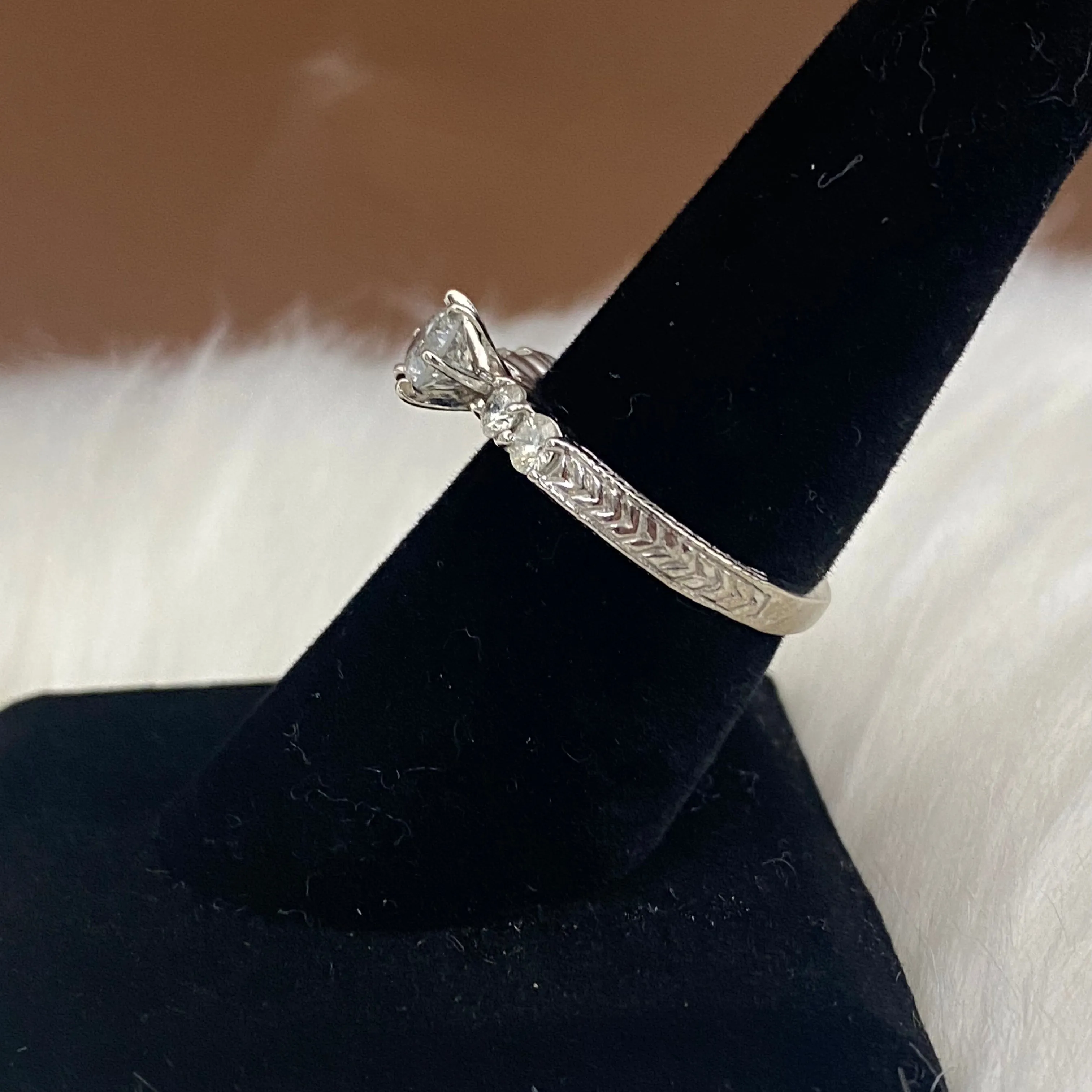 14K White Gold Diamond Luxury Wedding Engagement Ring Ct Dia / 4gr / Size 7