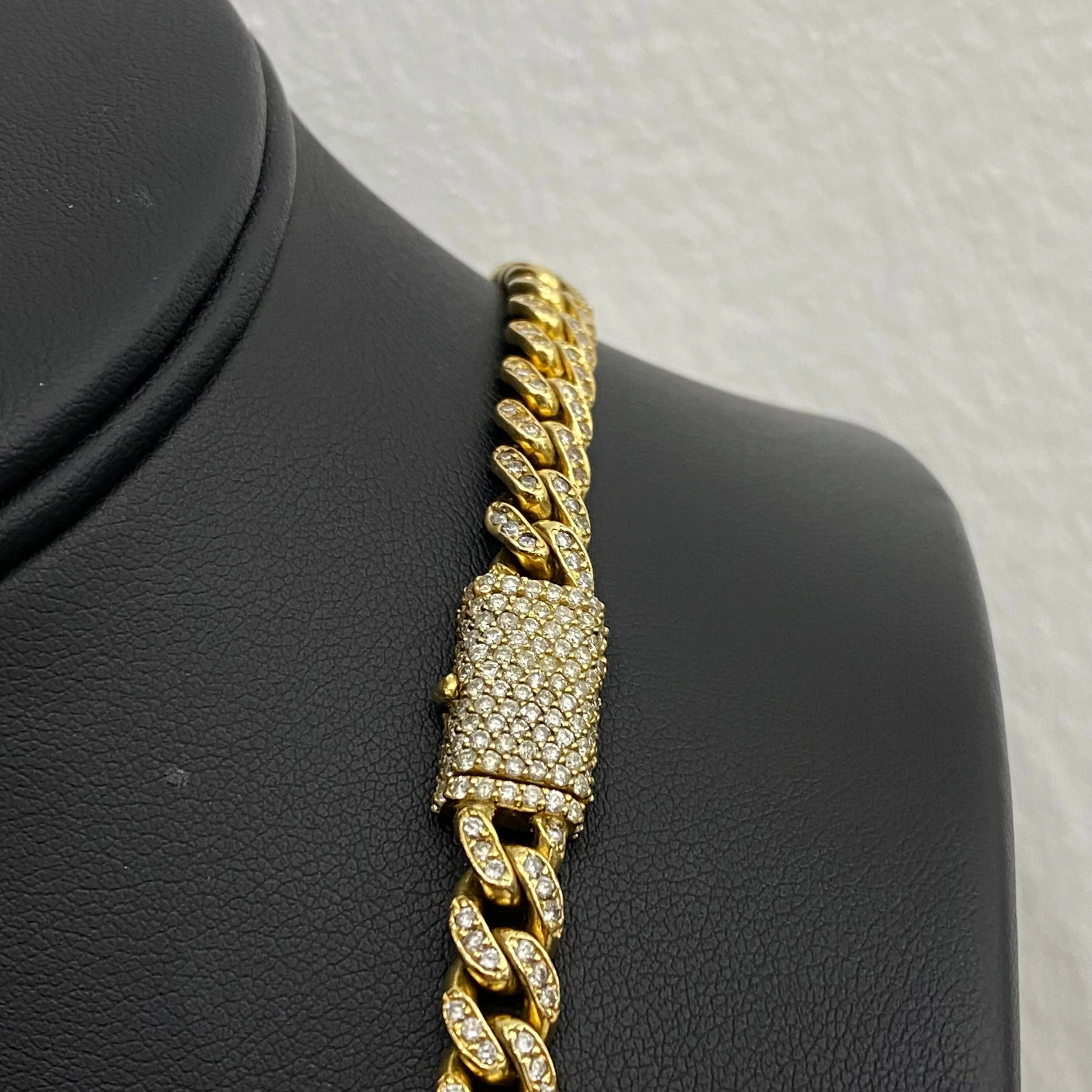 14K Yellow Gold Bustdown Cuban Links Ct Dia / 78.8gr / 6.6mm / 24in