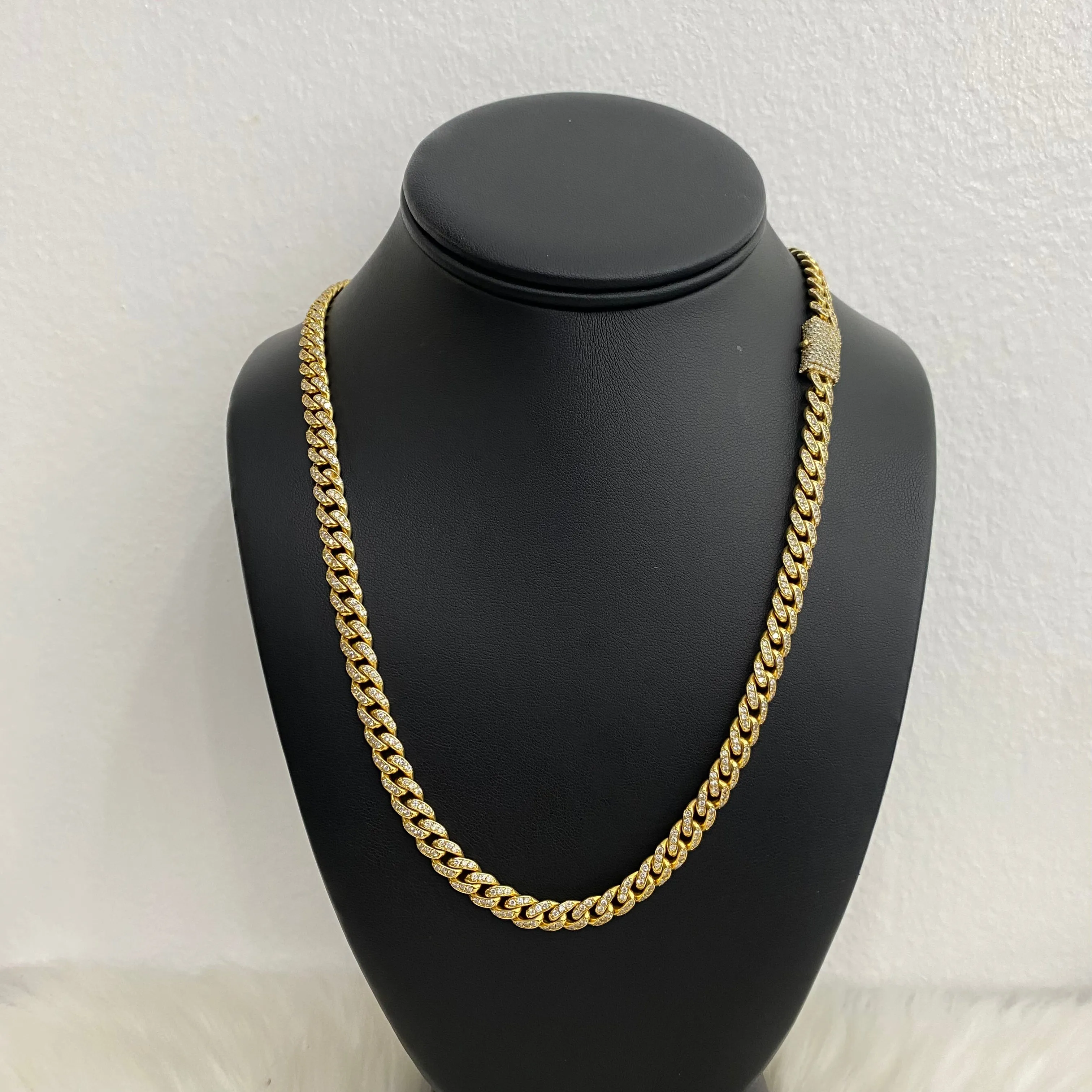 14K Yellow Gold Bustdown Cuban Links Ct Dia / 78.8gr / 6.6mm / 24in