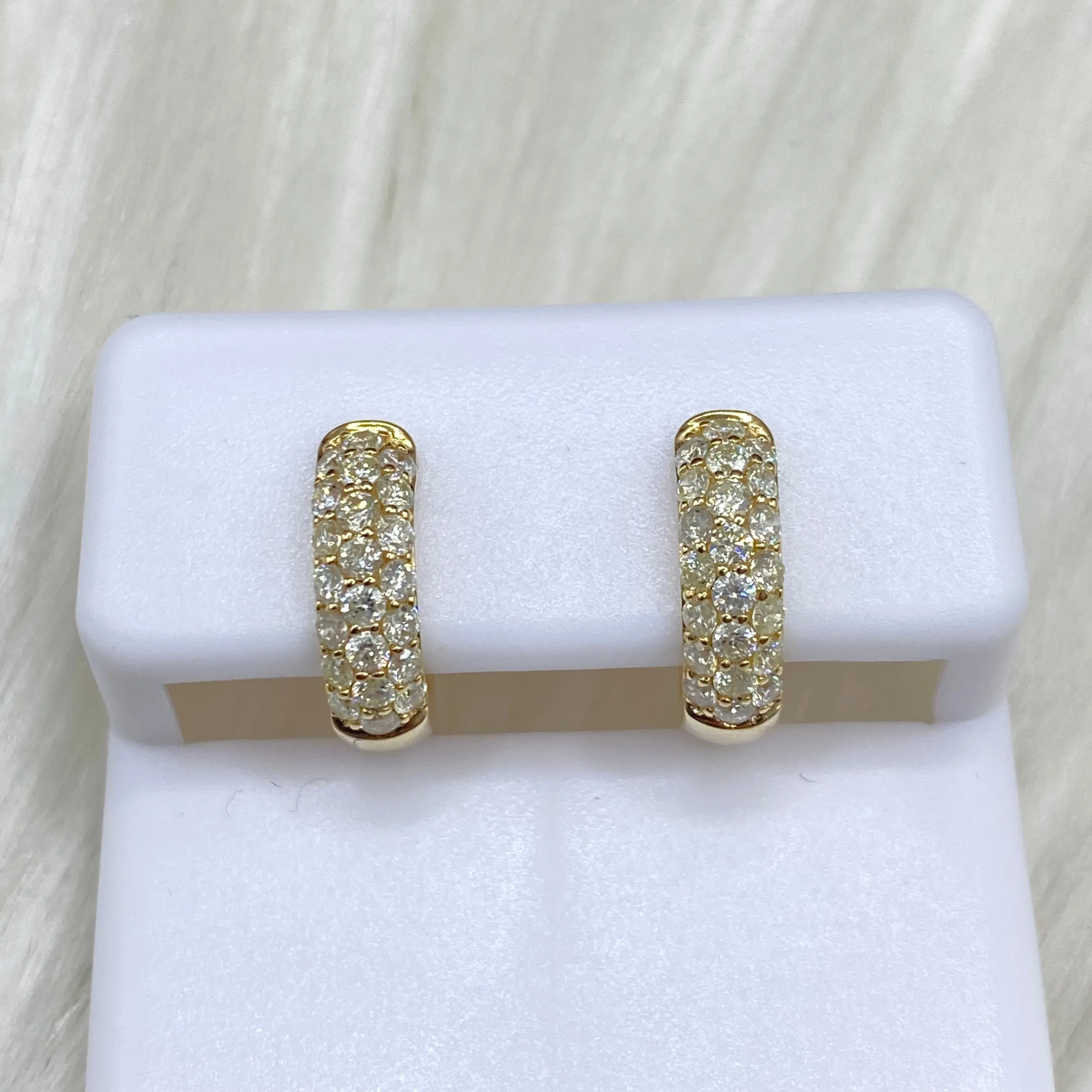 14K Yellow Gold Diamond Luxury Hoop Earrings 0.75Ct Dia / 2gr