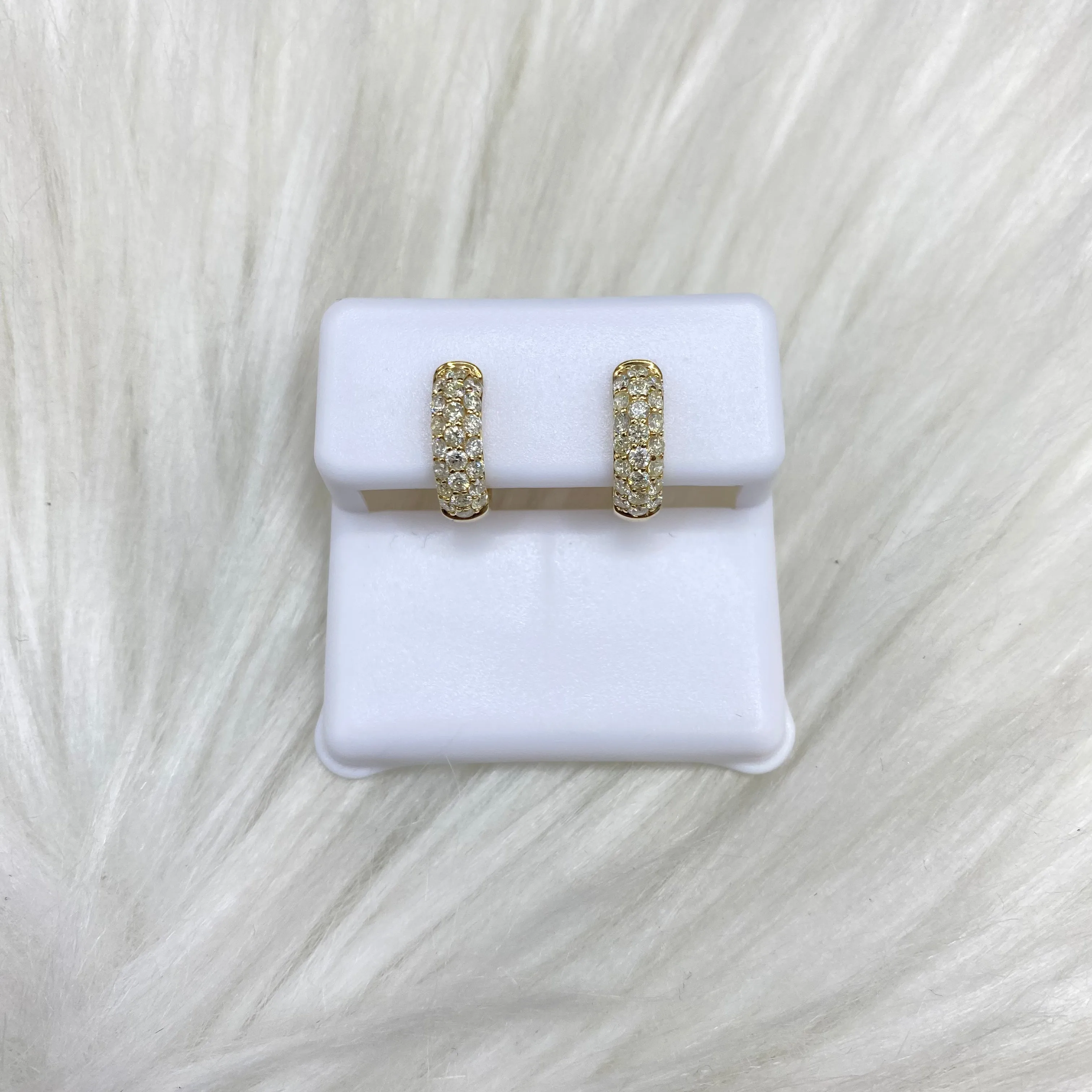 14K Yellow Gold Diamond Luxury Hoop Earrings 0.75Ct Dia / 2gr