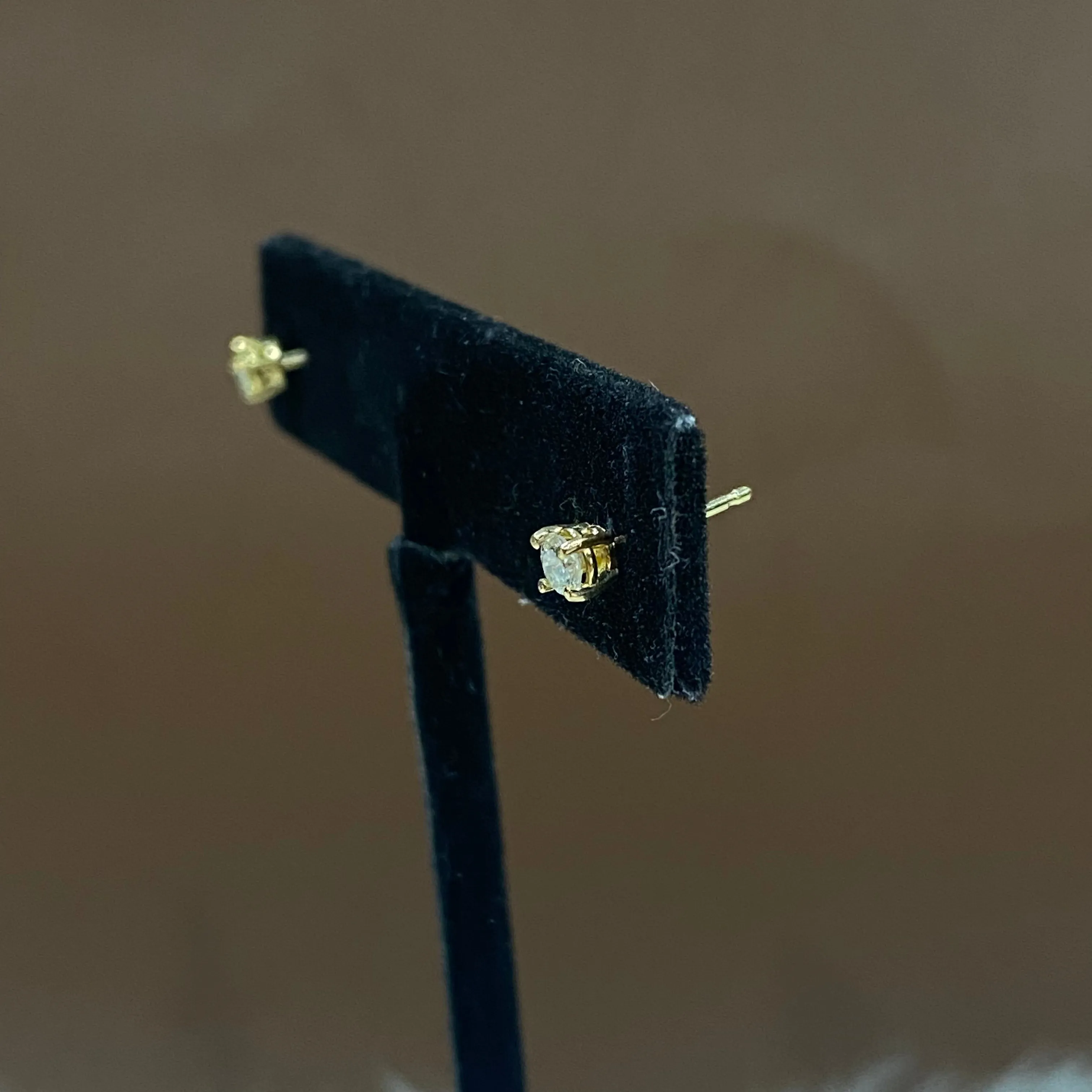 14K Yellow Gold Diamond Luxury Stud Earrings 0.22Ct / 0.5gr