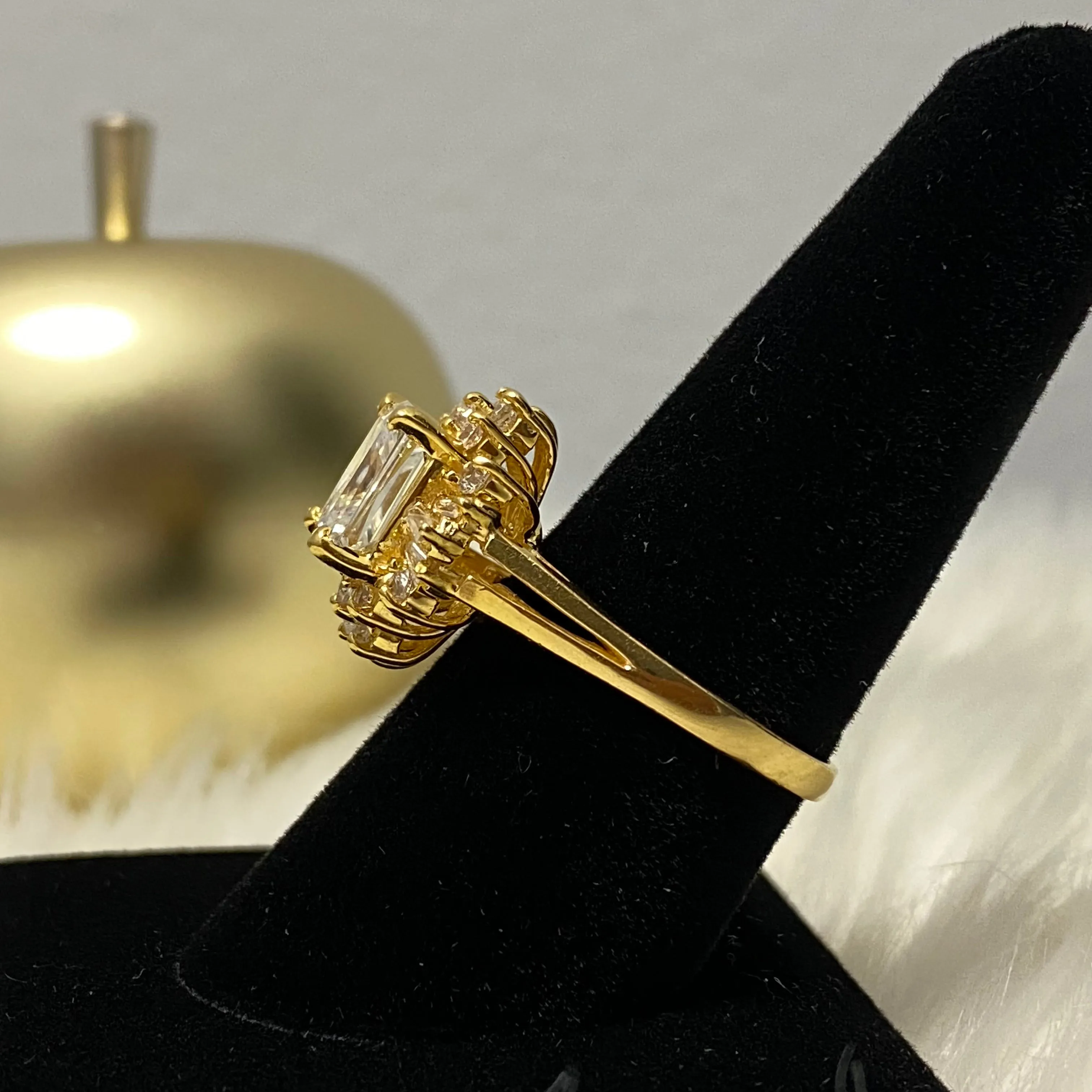 14K Yellow Gold Flower Ring Lab Diamond / 7.2gr / Size 8.5