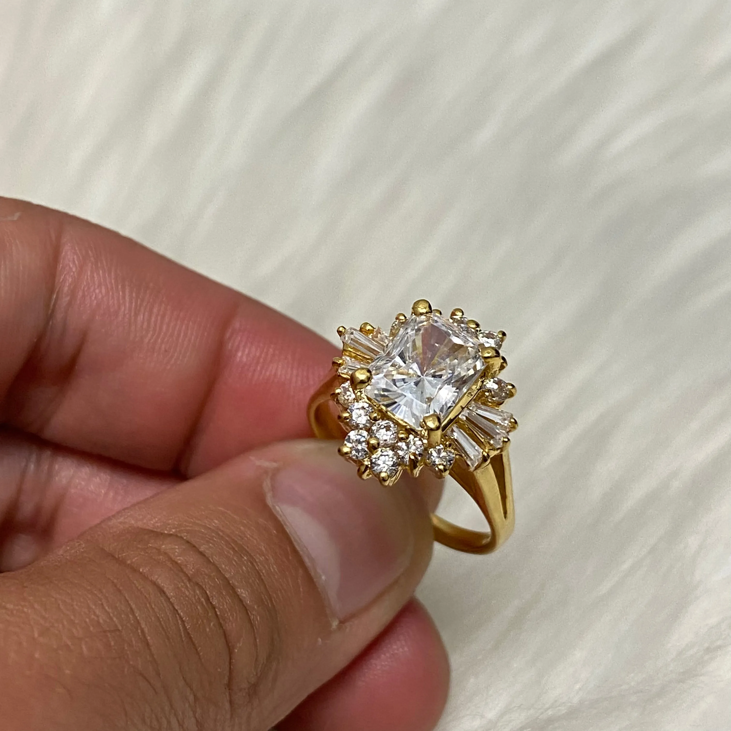 14K Yellow Gold Flower Ring Lab Diamond / 7.2gr / Size 8.5