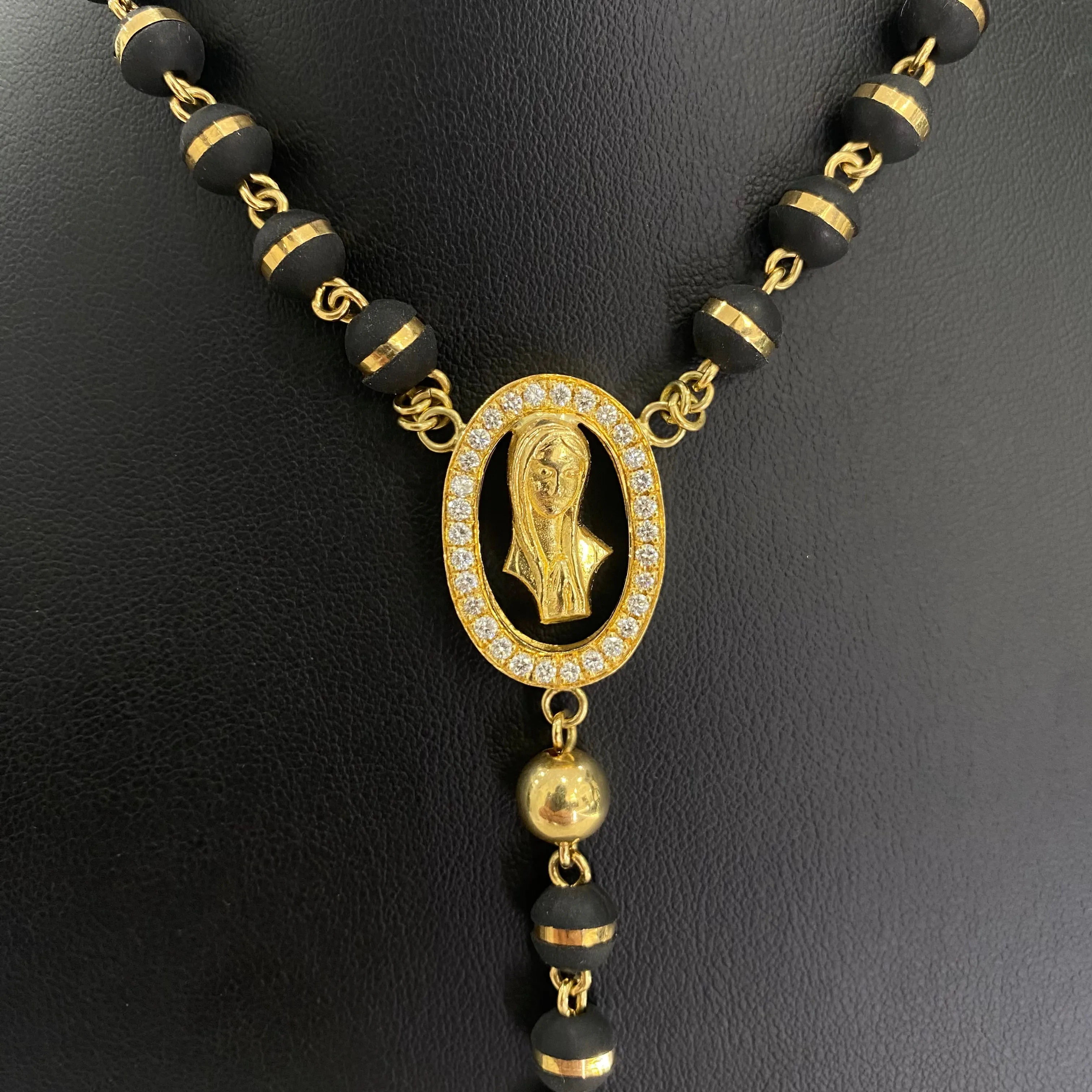 18K Yellow Gold Diamond Rosary Chain Ct Dia / 61gr / 30in