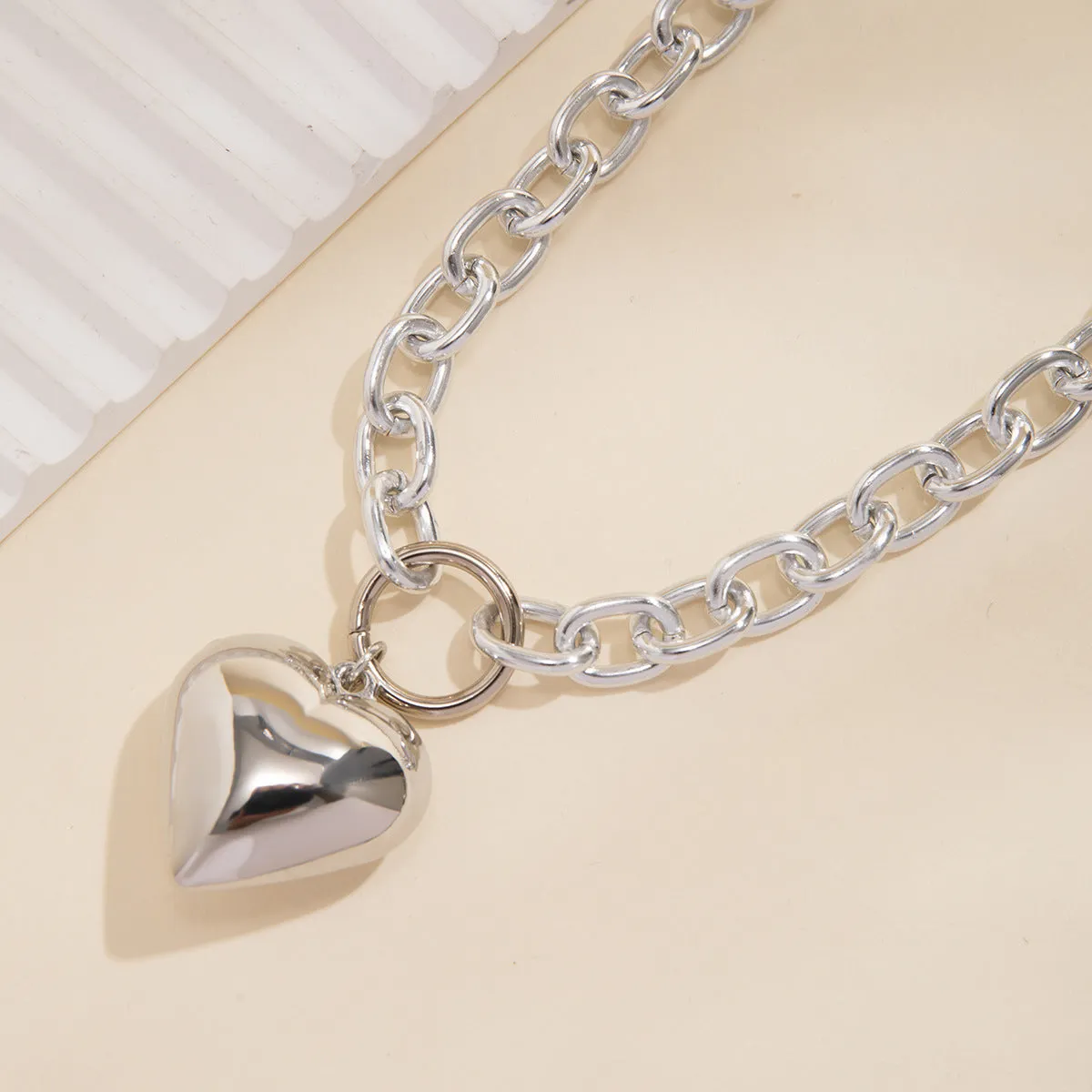 European and American Style Heart Necklace with Smooth Heart-shaped Pendant