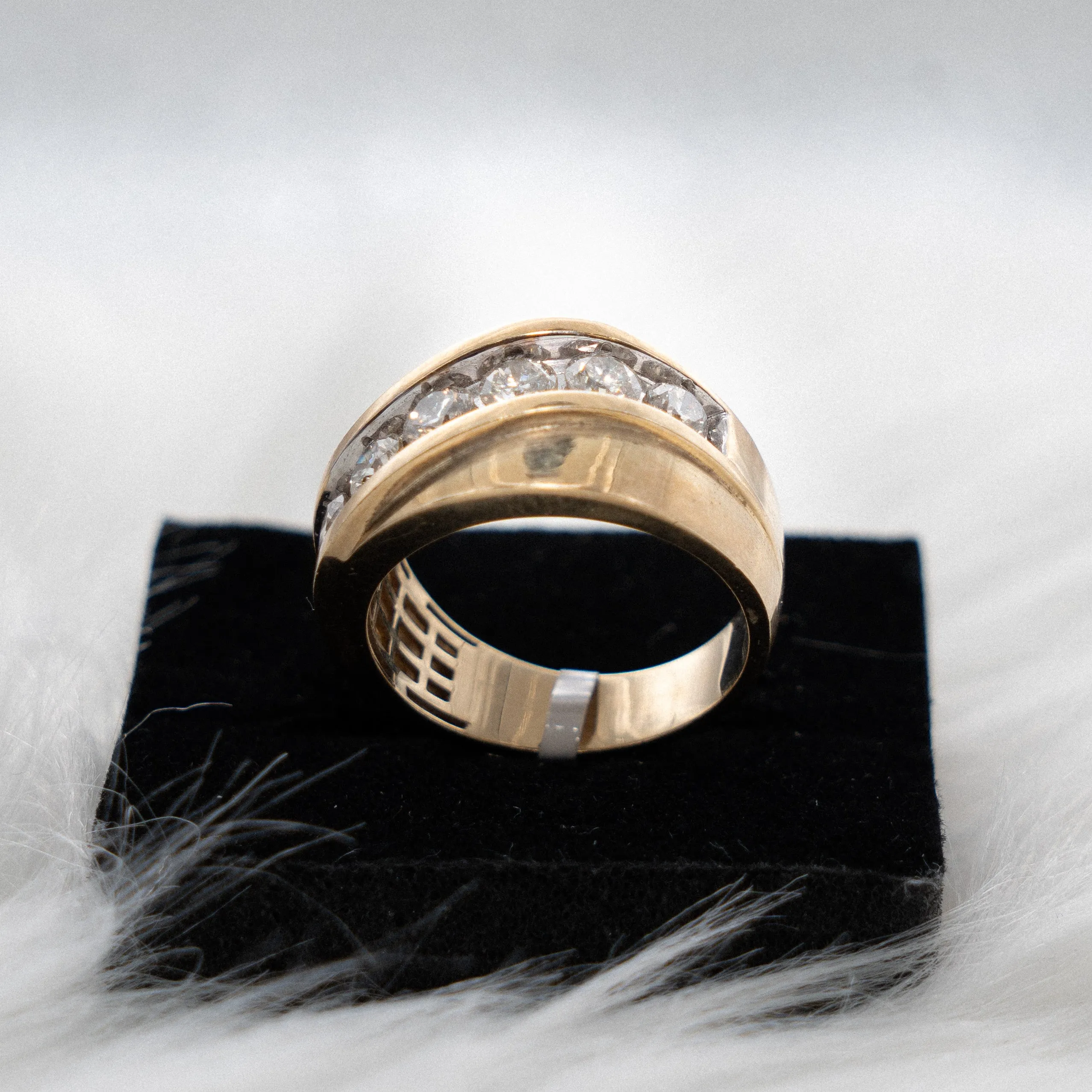 Luxury Ring 10K Yellow Gold With Diamonds / 8.1gr / Size 10