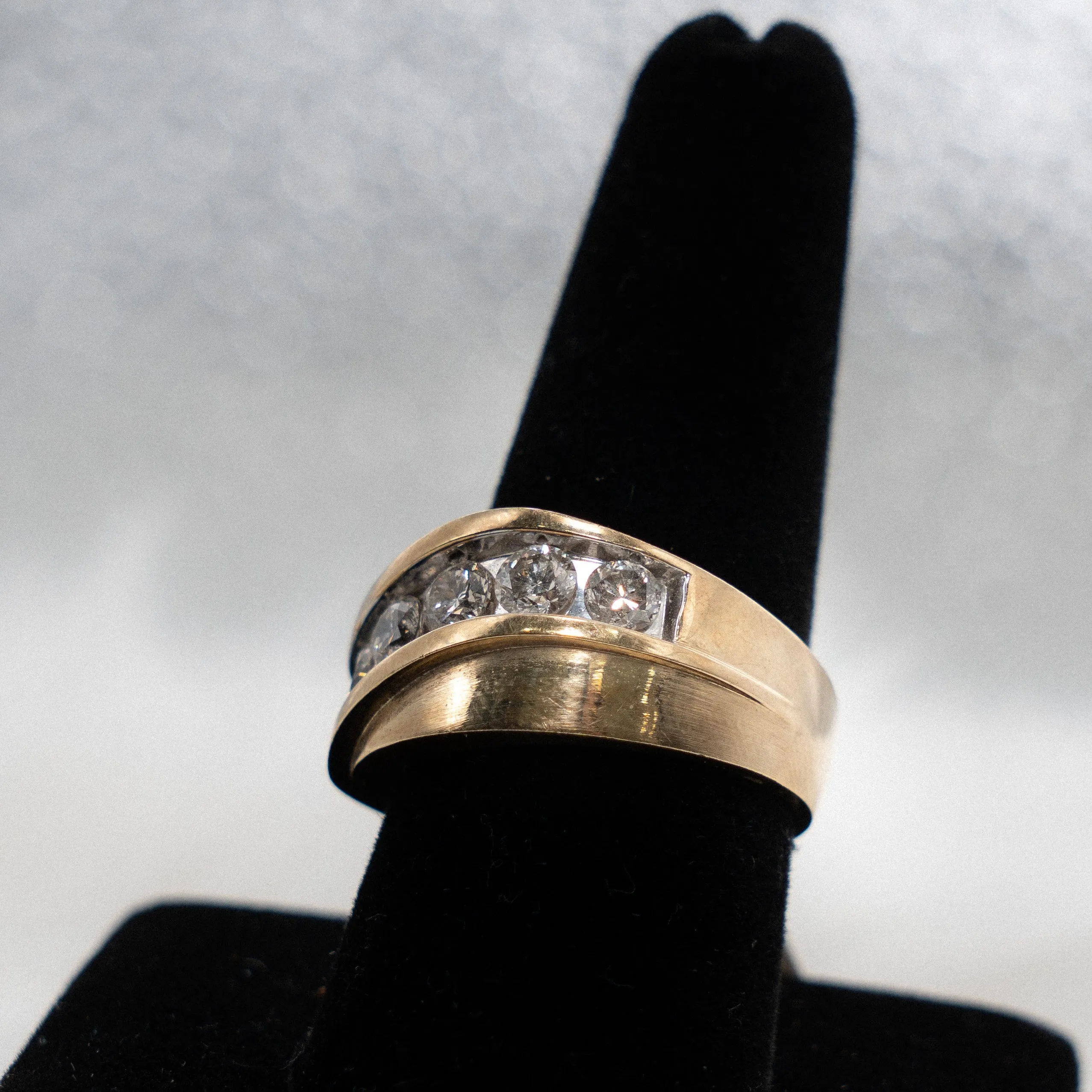 Luxury Ring 10K Yellow Gold With Diamonds / 8.1gr / Size 10