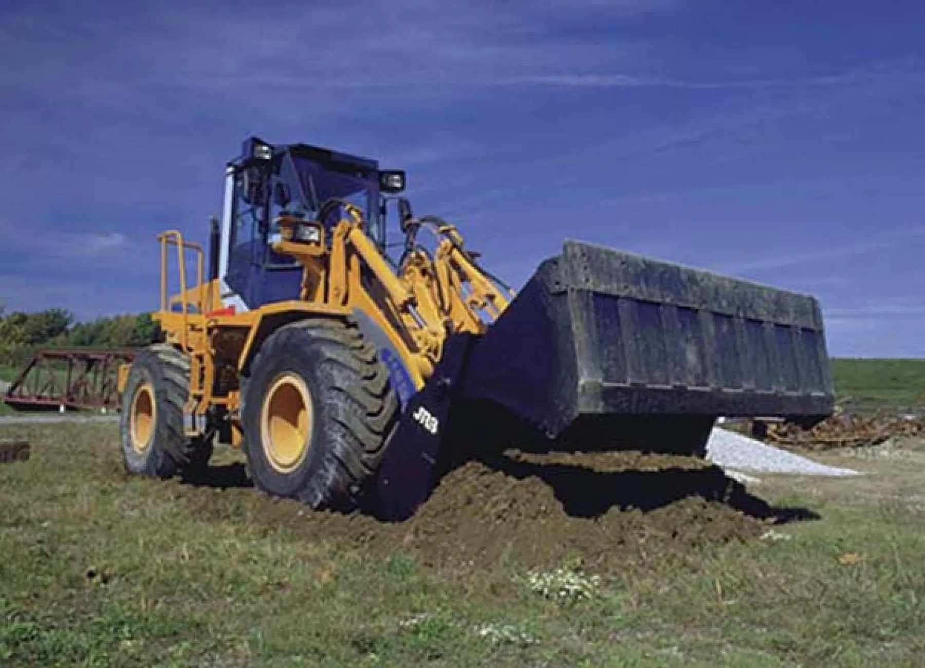PALADIN 4-IN-1 Heavy duty multi-purpose bucket for wheel loaders