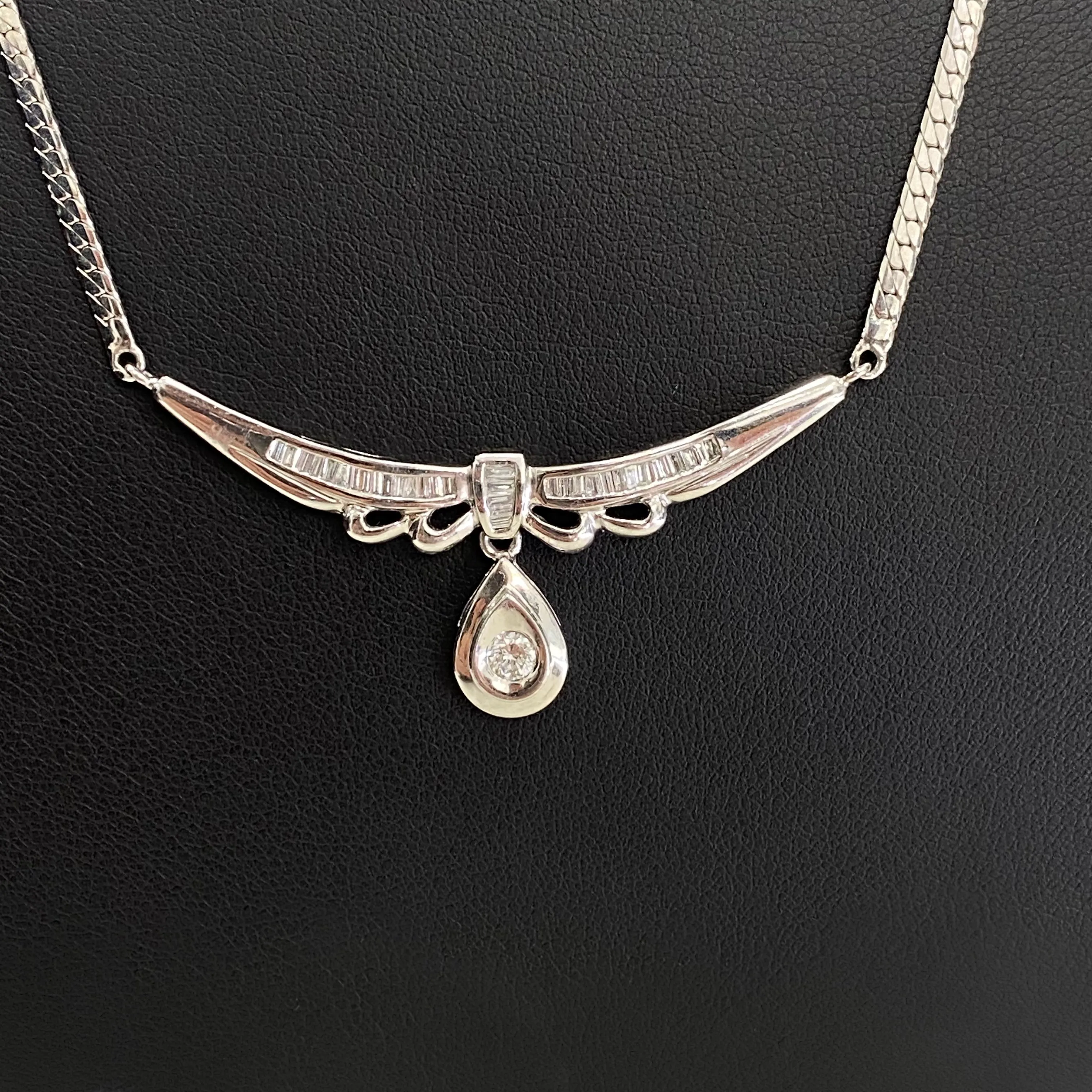 Platinum White Gold Diamond Luxury Chain Ct Dia / 17.1gr / 2.2mm / 17in
