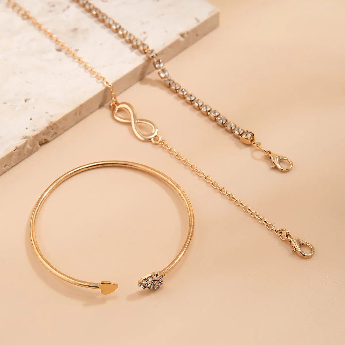 Retro Love Charm Bracelet with 8-shaped Diamond Chain and Geometric Water Diamond Inlays