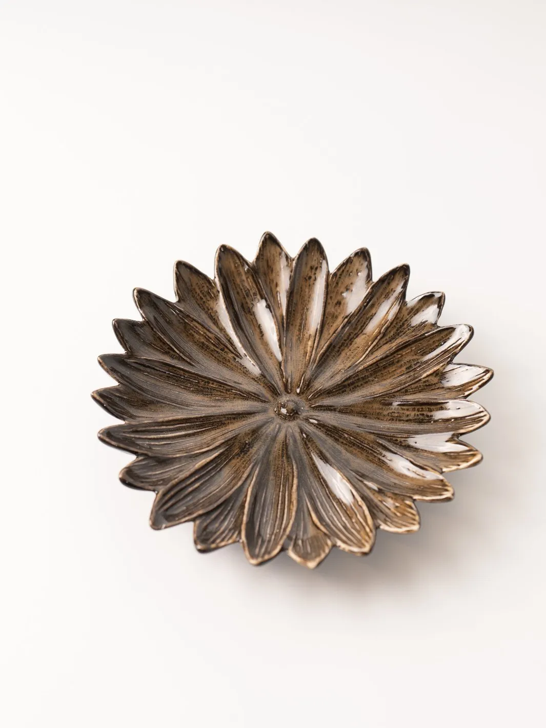 Round Flower Shaped Plate