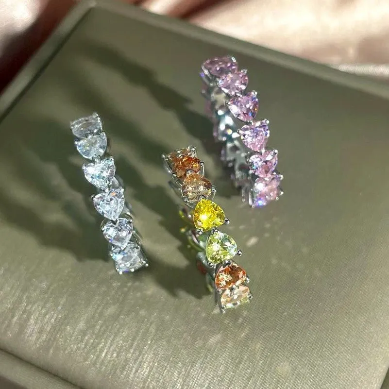 Round heart-shaped ring