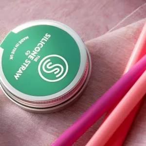 The Silicone Straw Co. Travel Straw in Tin - Green