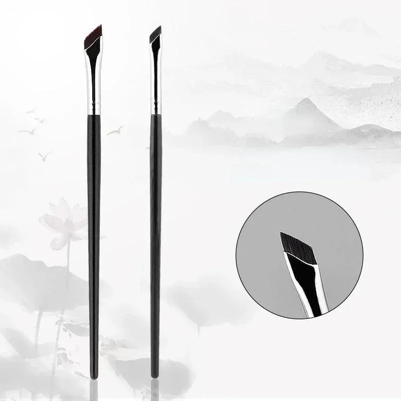 Ultra Precision Makeup Brush: Impeccable Eyeliner & Eyebrow Application