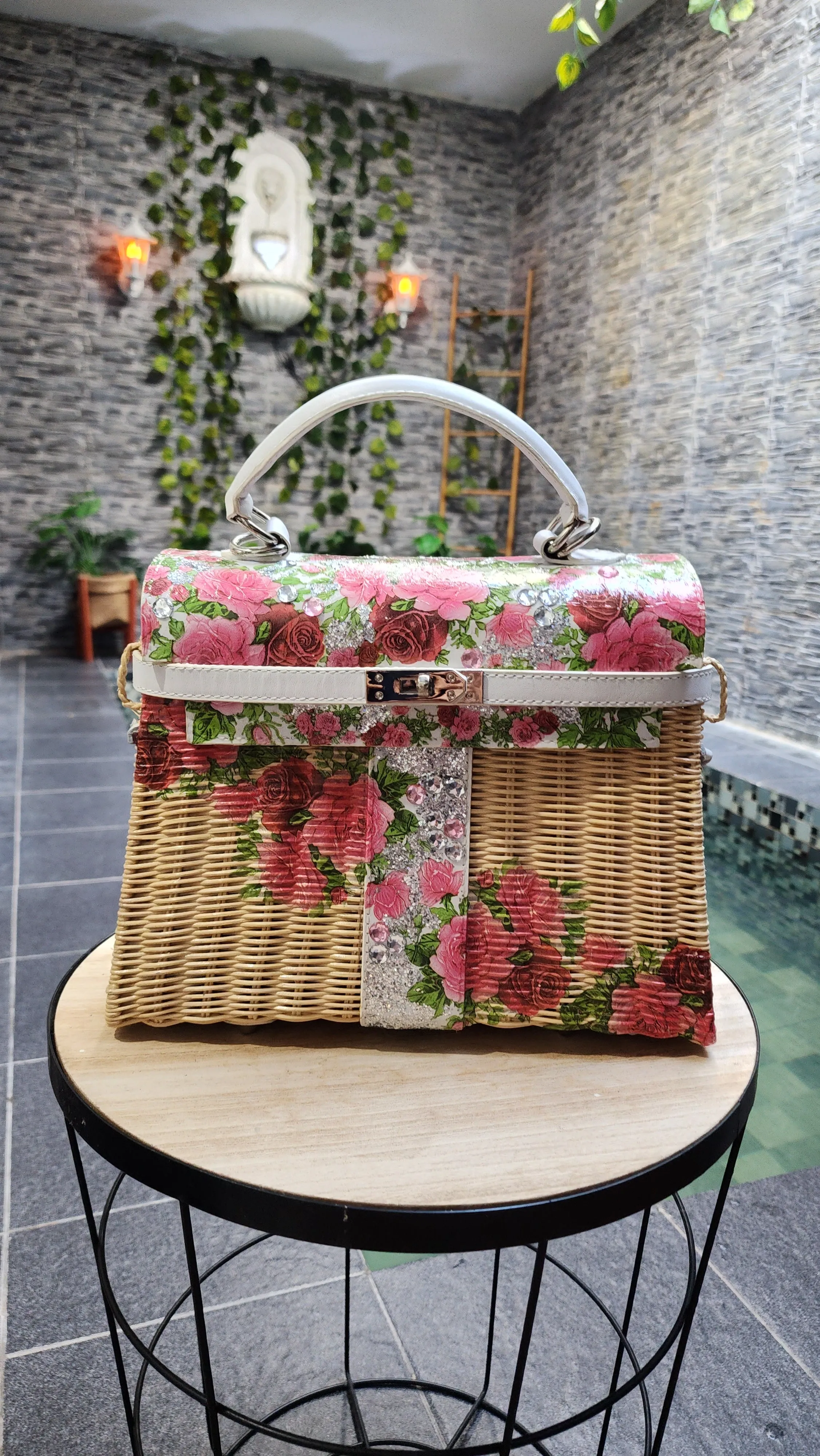 Victorian floral style - White genuine leather - Handmade wicker bag, Medium size (31cm)