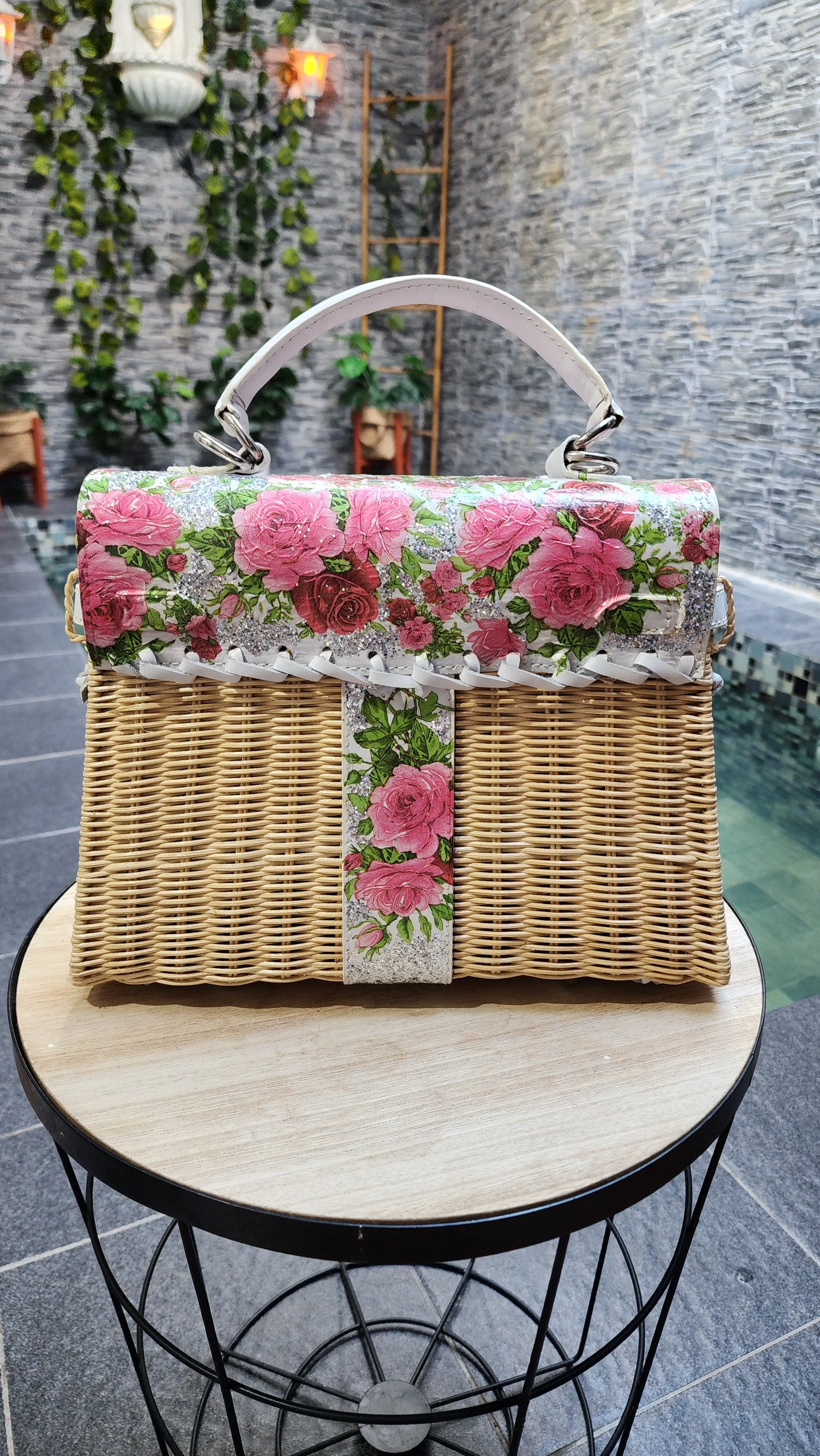 Victorian floral style - White genuine leather - Handmade wicker bag, Medium size (31cm)